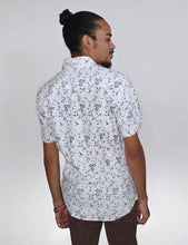 Load image into Gallery viewer, Blue Daisy Organic Cotton Men&#39;s Button Down Shirt
